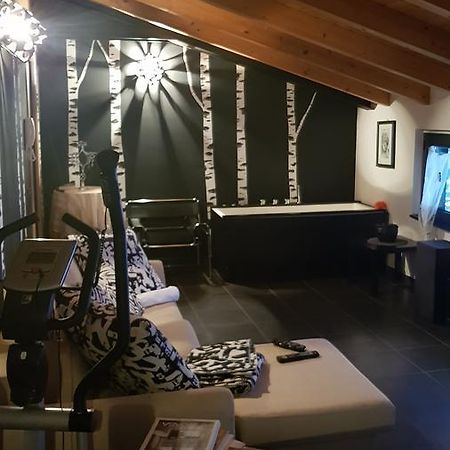 B&B Benessere La Casa Nera Breno Luaran gambar