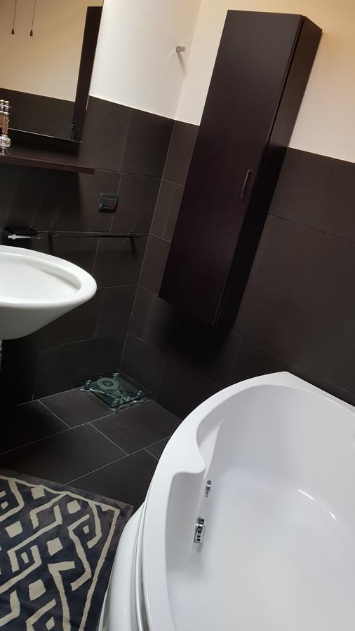 B&B Benessere La Casa Nera Breno Luaran gambar